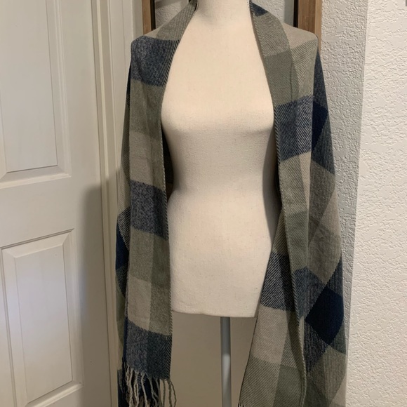 Blue and gray plaid scarf. Unbranded. Gently used - Picture 3 of 5